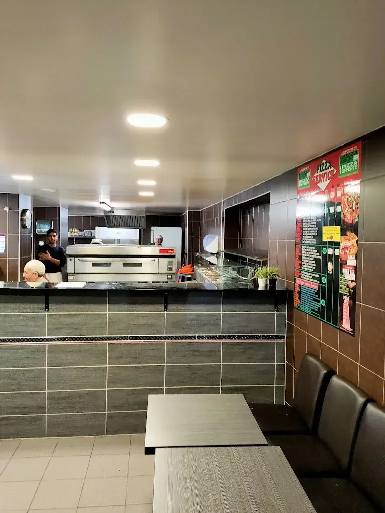 Pizza Service restaurant in Beauchamp