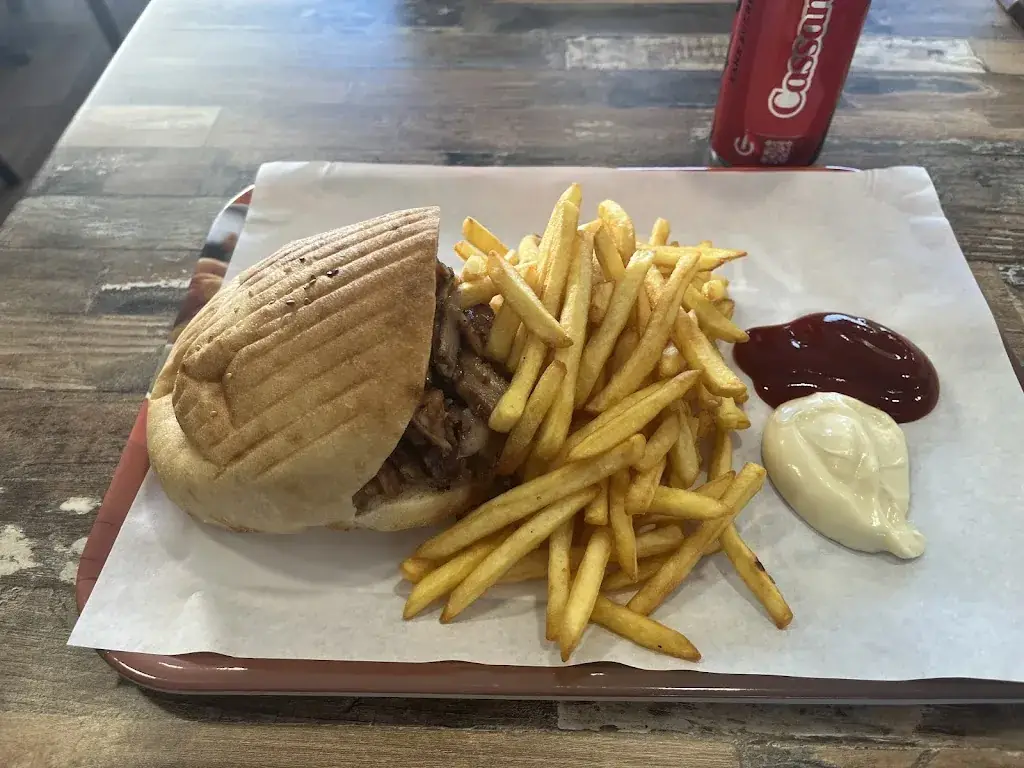 Momo’s & Son_La Pomme d'Or_Beauchamp_review