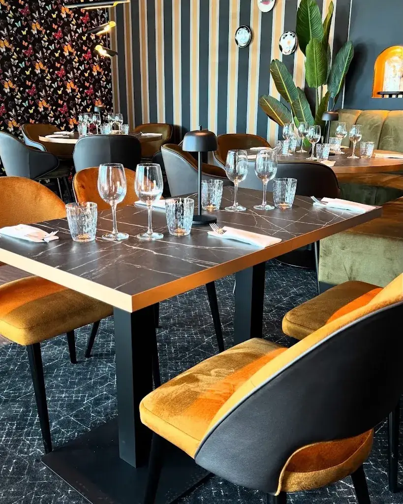 La villa Brasserie Italienne Genay_Genay_slider_image_3