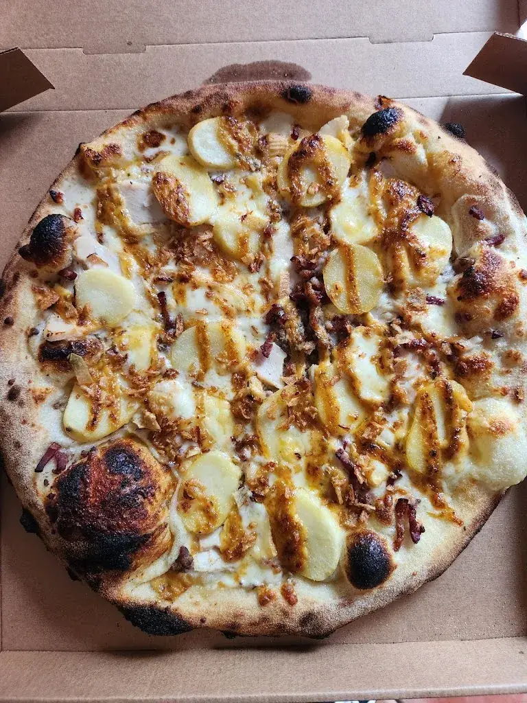 Deli pizza Avesnelles_Avesnelles_slider_image_3