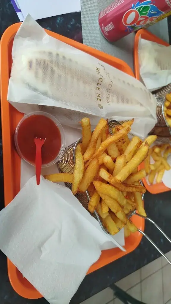 Léna Dubois_Friterie Chez Adeline_Avesnes-sur-Helpe_review