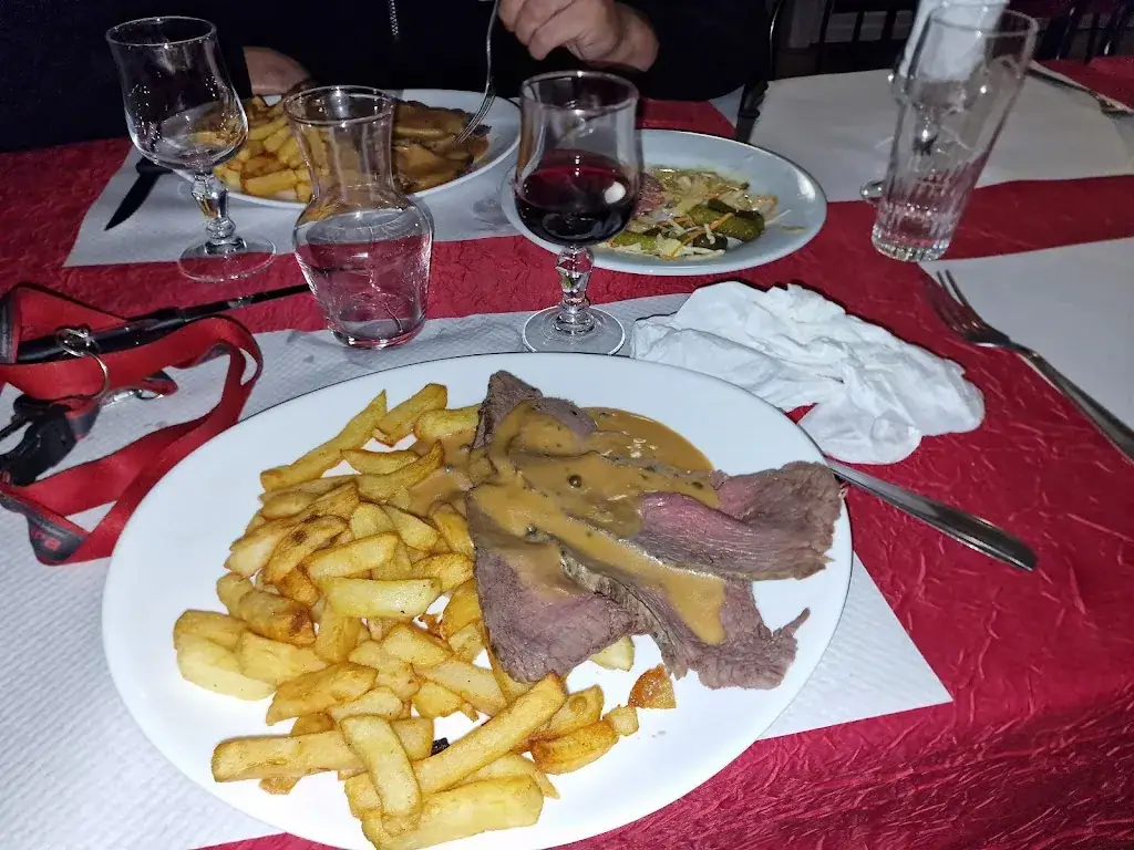 Артур Ржеутский_Relais des Colombes_Étrœungt_review