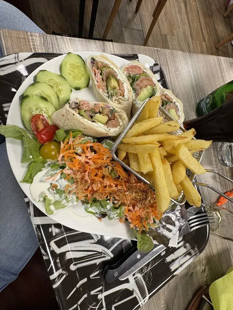 Philippine Adam_Le Saint Laurent_Sars-Poteries_review