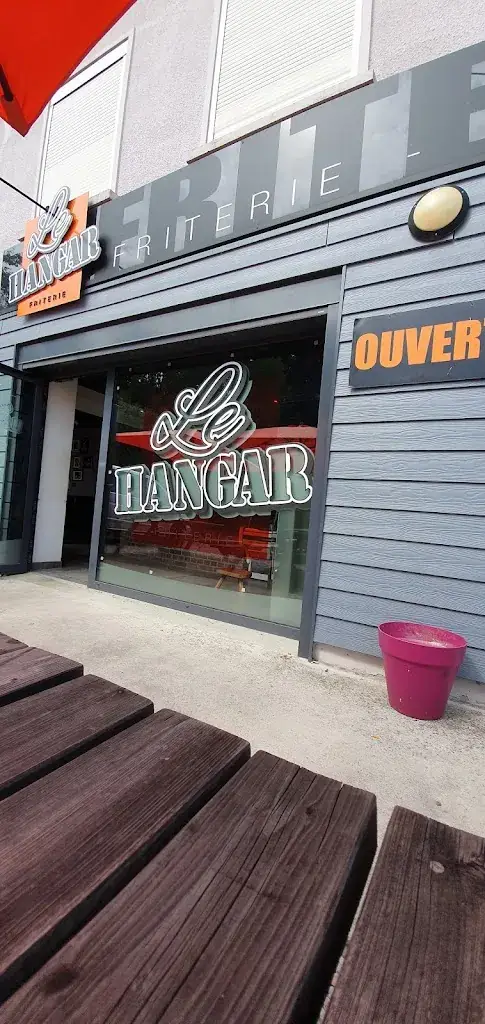 Lionel Neus_Le Hangar_Dourlers_review