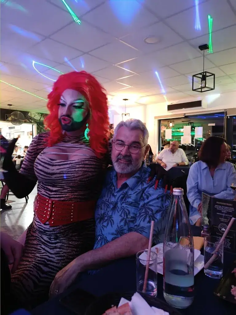 didier zanella_À L'USINE & LA CANTINE DE L'USINE_Bavay_review