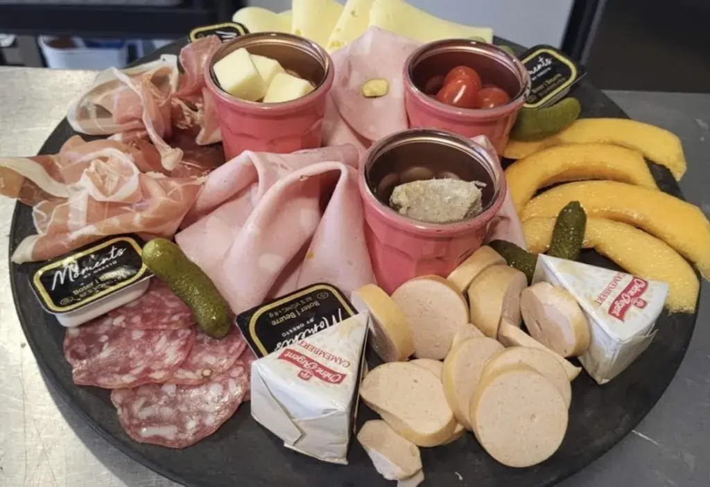 À L'USINE & LA CANTINE DE L'USINE_Bavay_slider_image_3