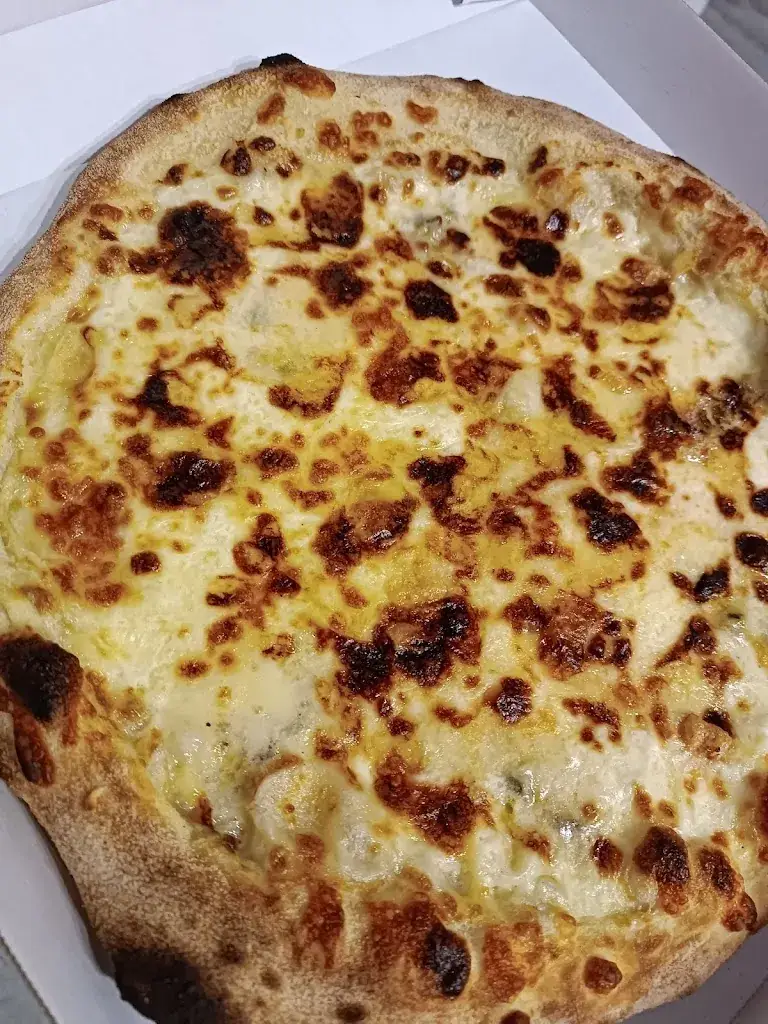 Fratelli Pizza_Bavay_slider_image_3