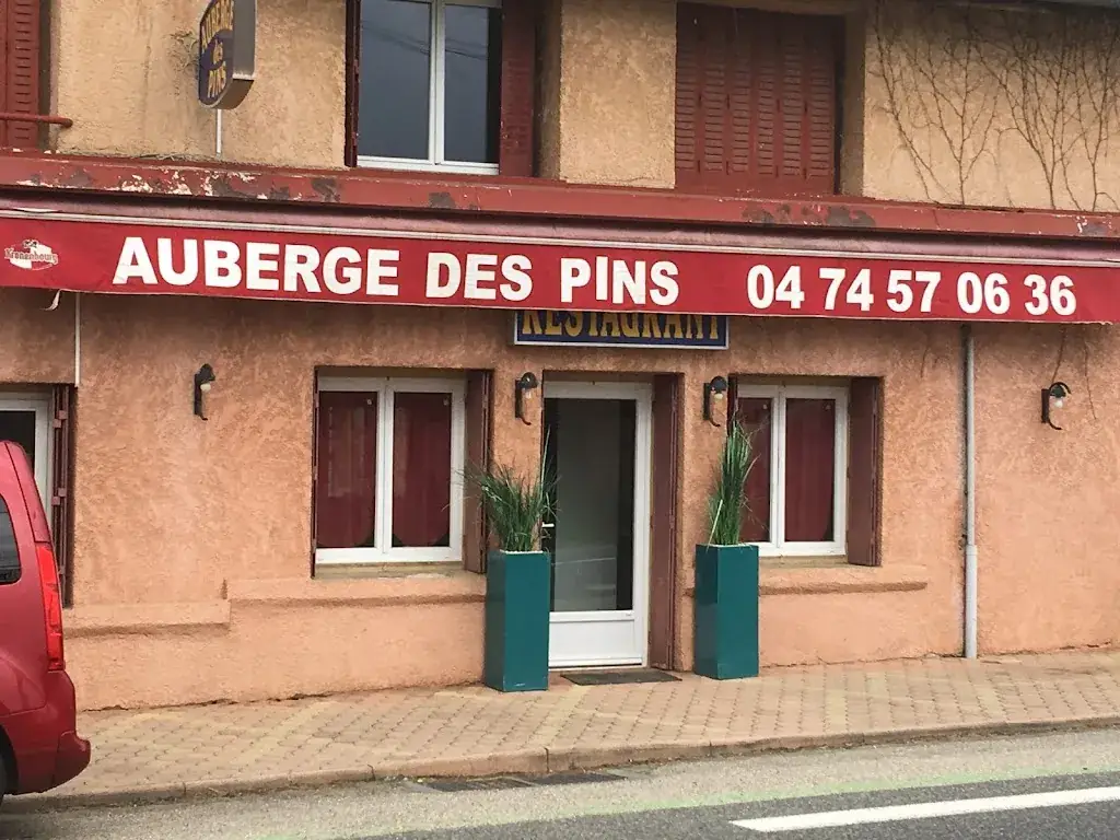 Auberge des Pins restaurant in Communay