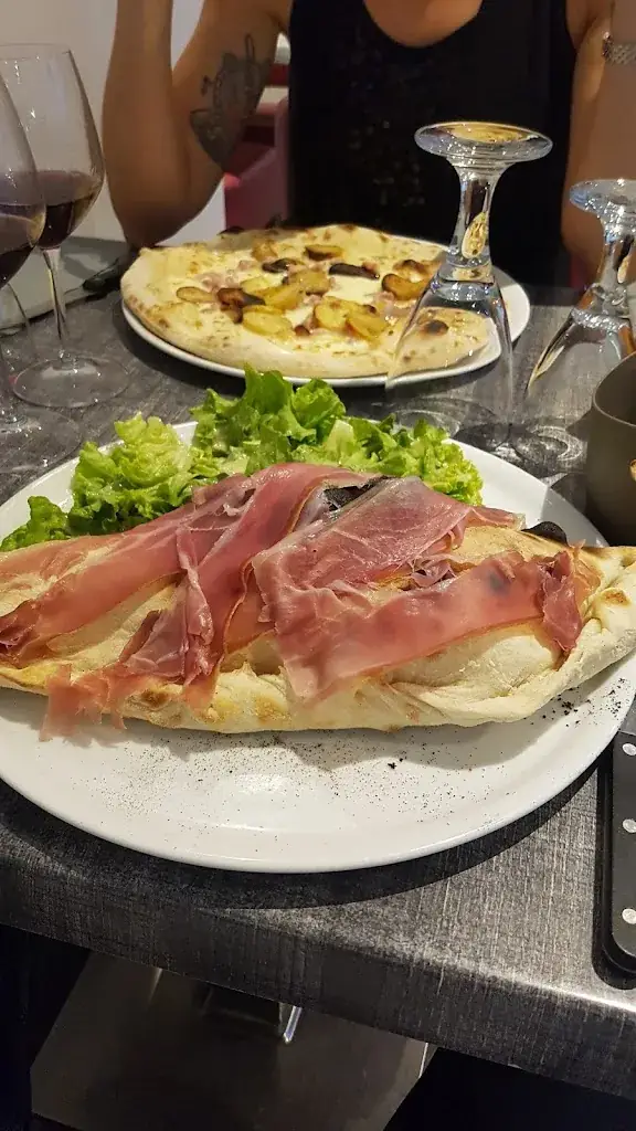 Herve Gari_Il Villaggio_Communay_review