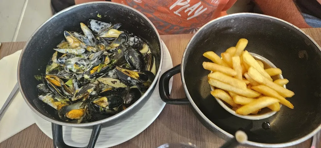 Emilie lélouard_A table_Berck_review