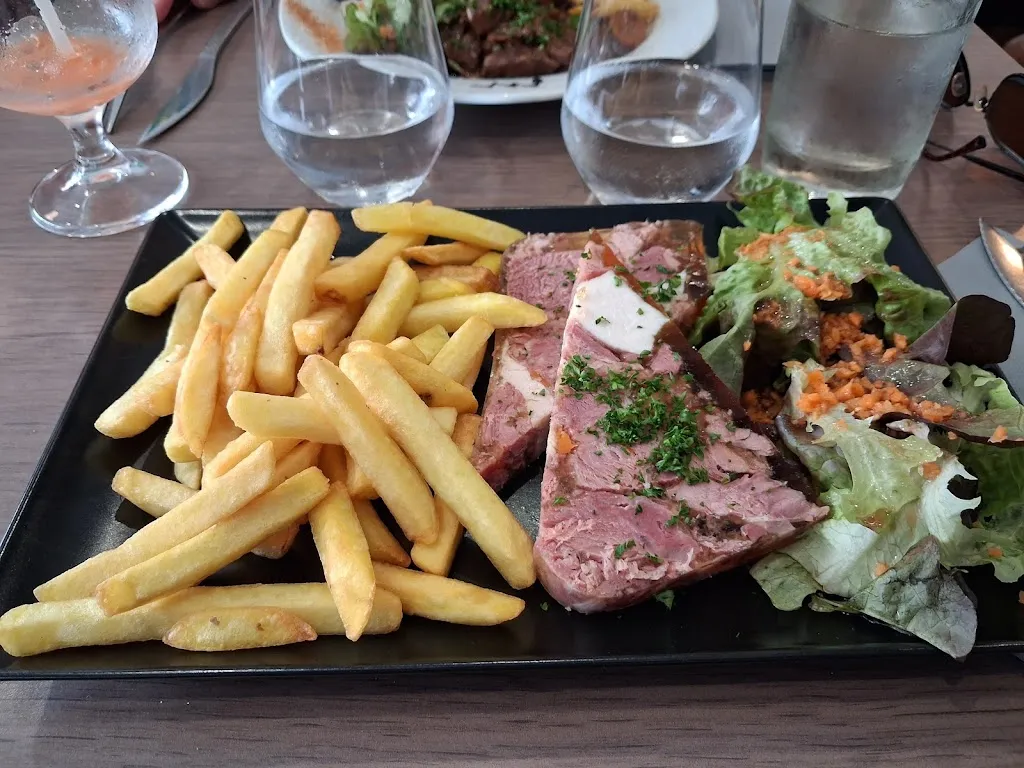 A table_Berck_slider_image_3