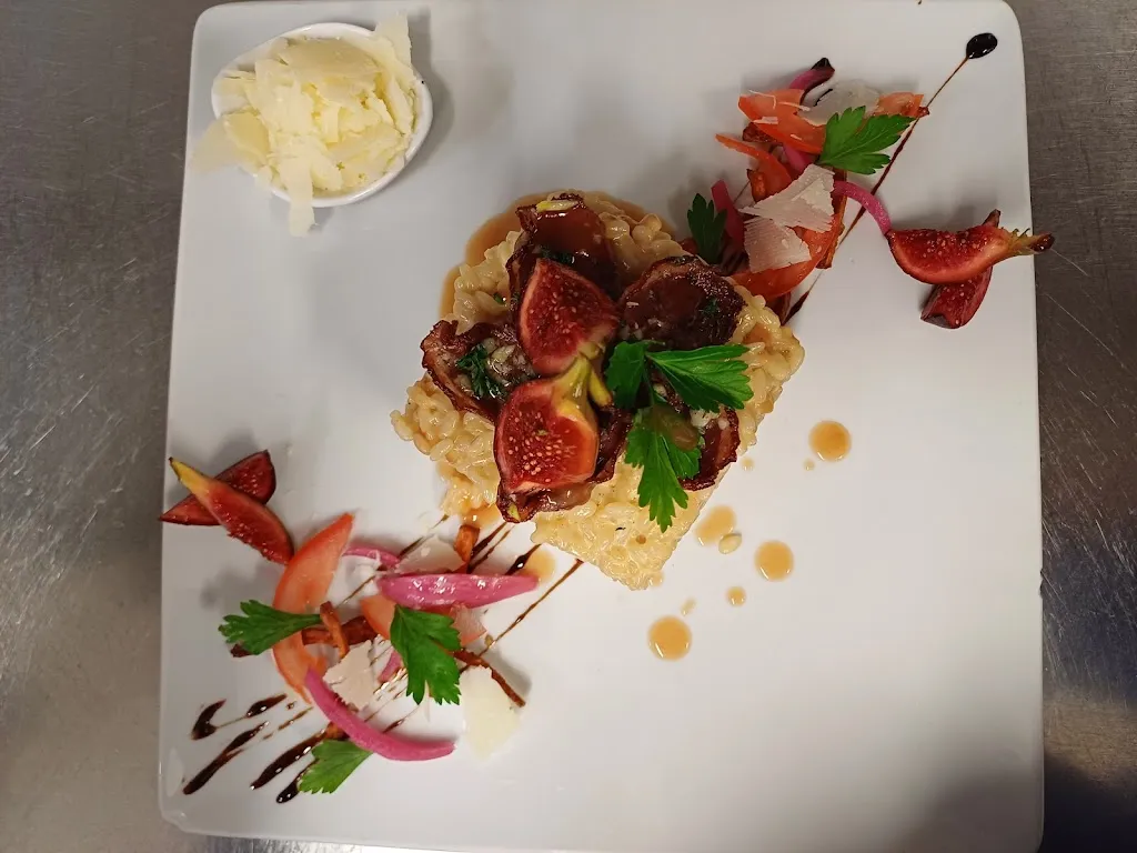 Le Castello_Bresles_slider_image_3