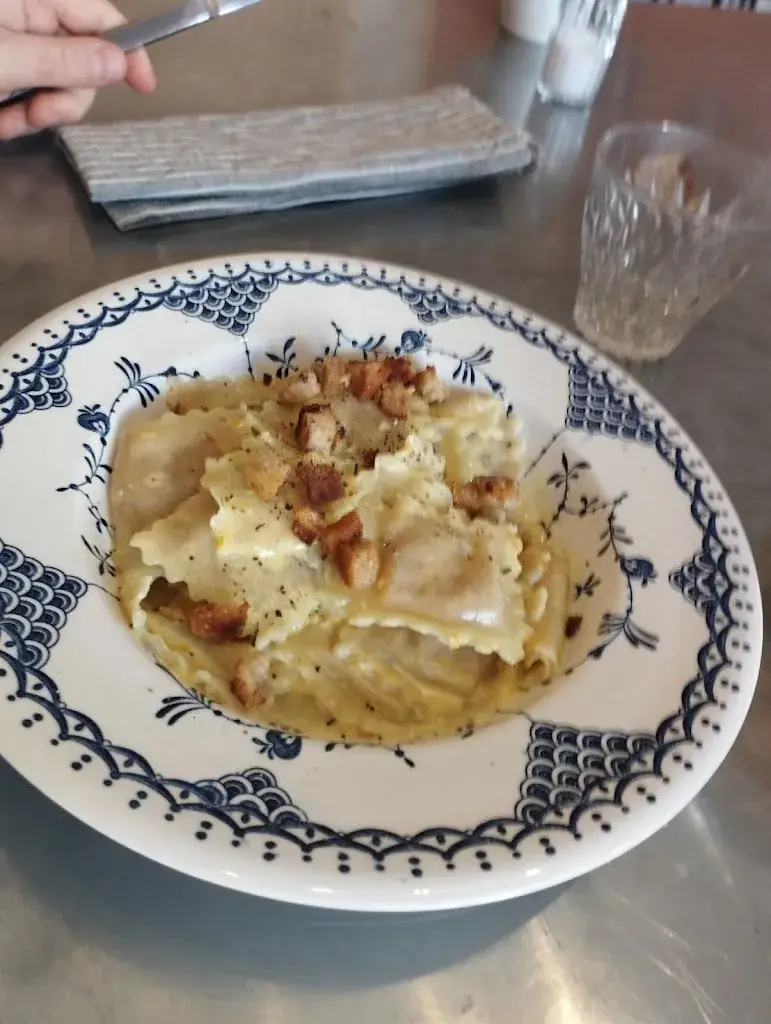 Bleu Charrette_Saint-Symphorien-sur-Coise_slider_image_3