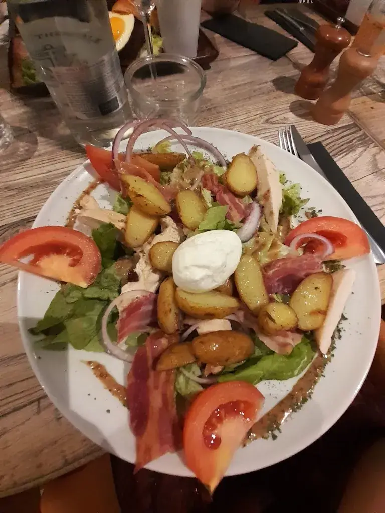 Jade F_La Grange_Villeneuve-Saint-Germain_review