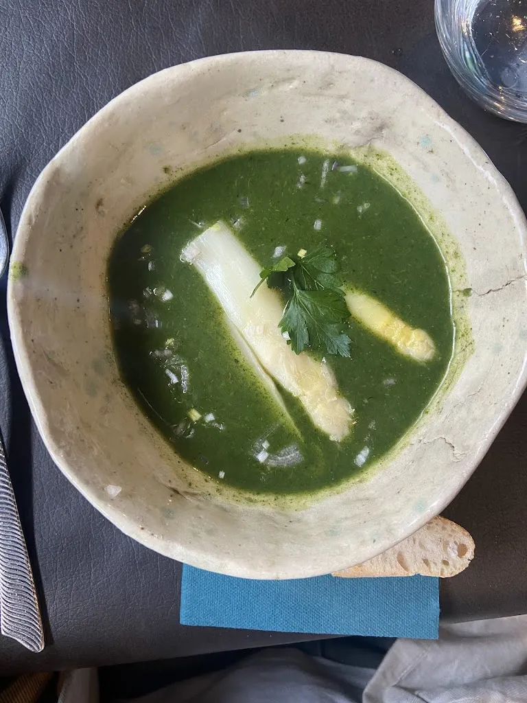 Sanna Overington_Restaurant 