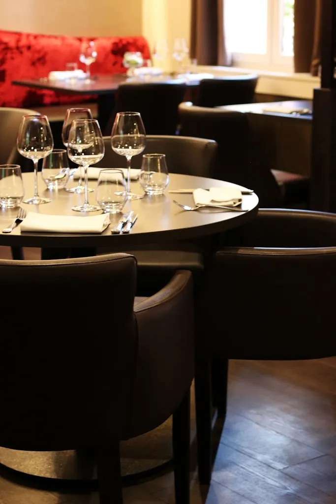 Hostel La Vieille Ferme restaurant in Meux