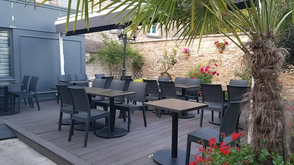 Le Petit Centre restaurant in Boran-sur-Oise
