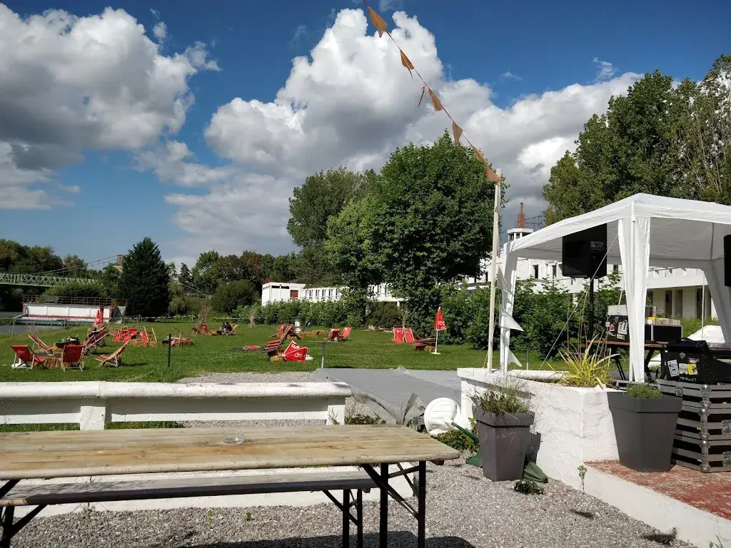 Plage de Lys Chantilly restaurant in Boran-sur-Oise