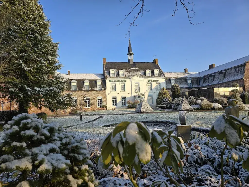 Logis Hôtel Hostellerie Saint Louis restaurant in Bollezeele