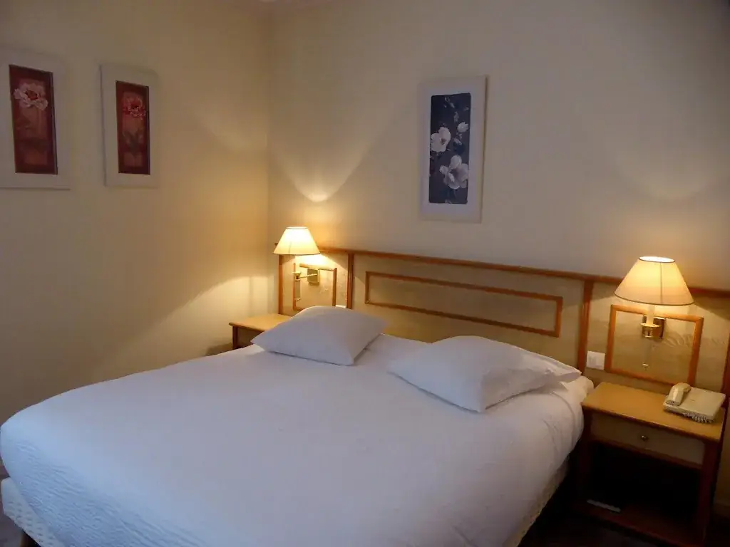 Logis Hôtel Hostellerie Saint Louis_Bollezeele_slider_image_3