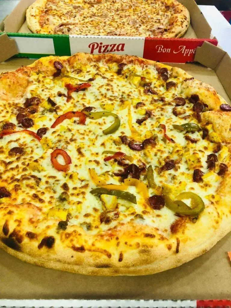 mo hand_HASHTAG PIZZA BILLY_Billy-Montigny_review