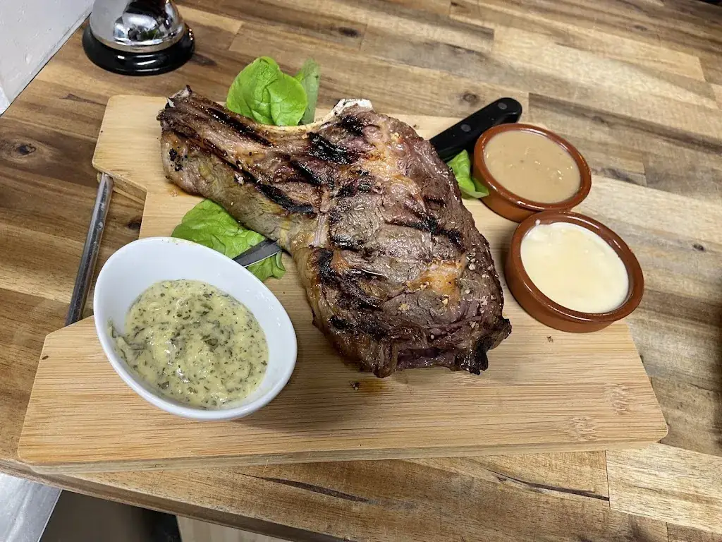 Le 911 Restaurant Chierry_Chierry_slider_image_3