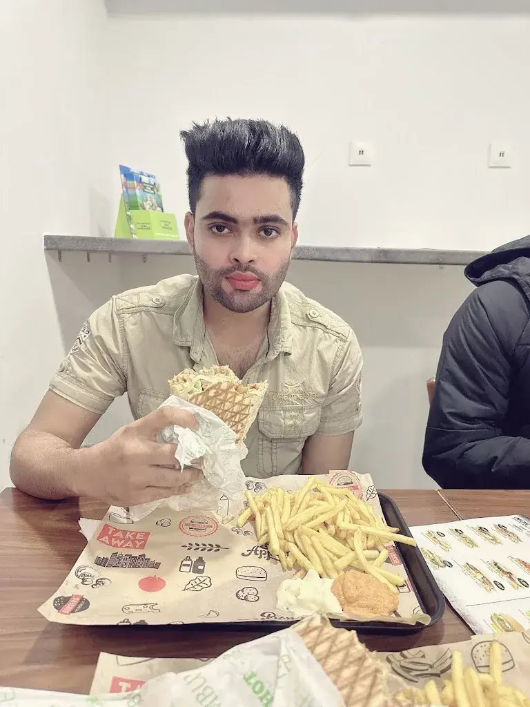 ahmed juel_STREET BURGER_Bresles_review