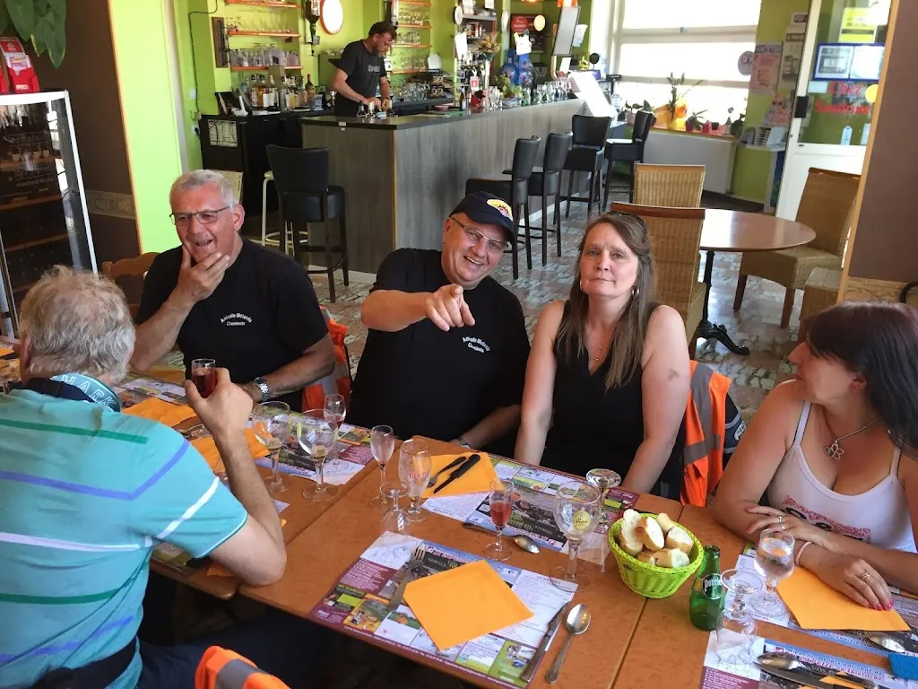 Etienne Godeau_Chez Sandrine_Buironfosse_review