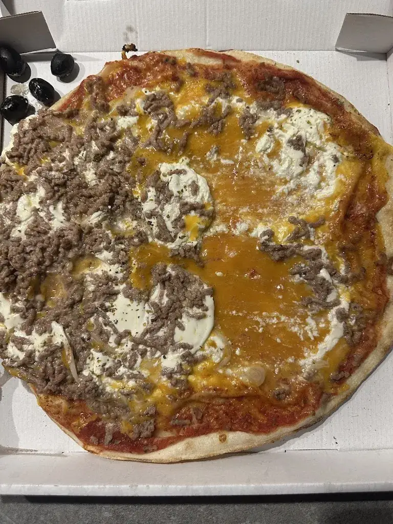 Dylan Christy_Royal Pizza_Camblain-Châtelain_review