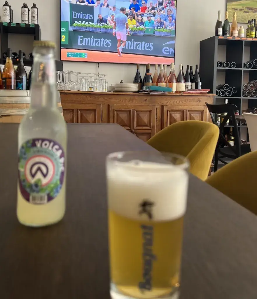 BURONS et BOUCHONS - Bistro/Resto de pays, Pub Cantalou, Caviste et Epicerie Fine Paysanne_Condat_slider_image_2