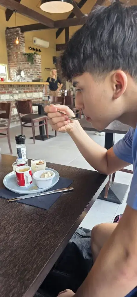 Asep Siregar_Le Forest_Bondues_review