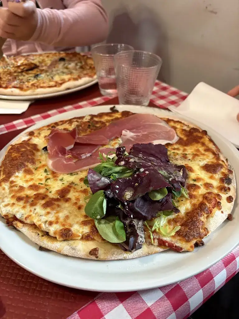 Céline Rodrigues_Snack Bar Chez SAM_Condat_review