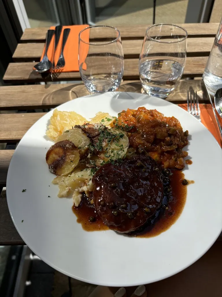 Lucia Marconi_Stamm_Bussigny_review