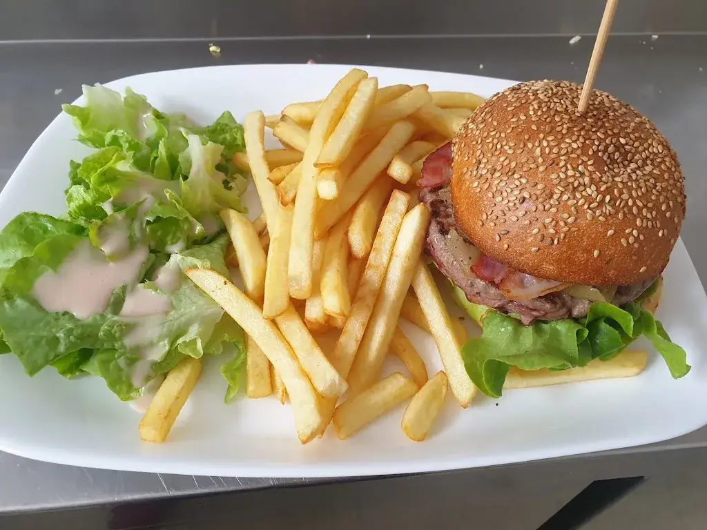 Road Runner - Bar snack_Égliseneuve-d'Entraigues_slider_image_2