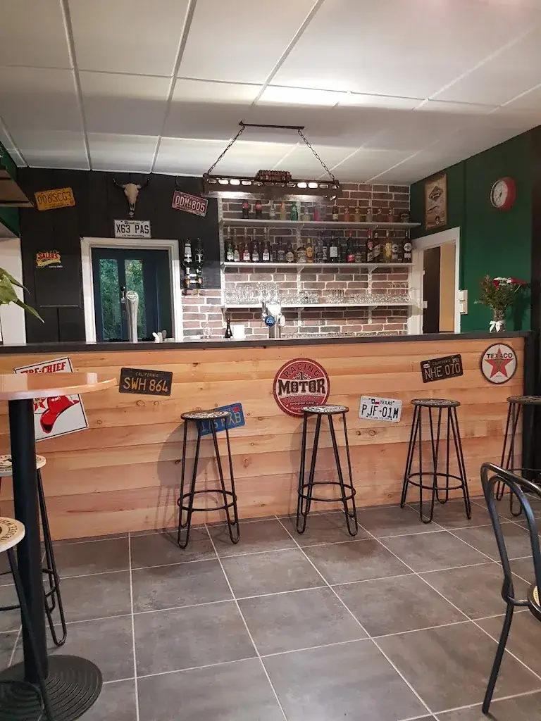 Road Runner - Bar snack_Égliseneuve-d'Entraigues_slider_image_3