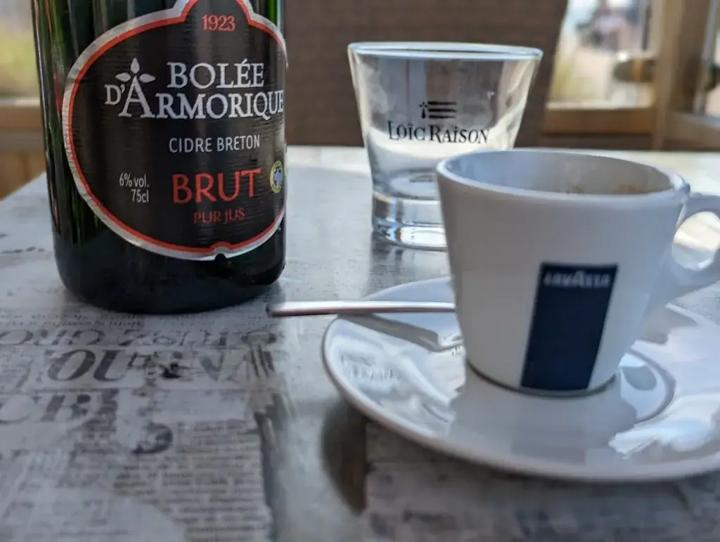 Ernst-Joerg Oberhoessel_La Favorite_Bray-Dunes_review