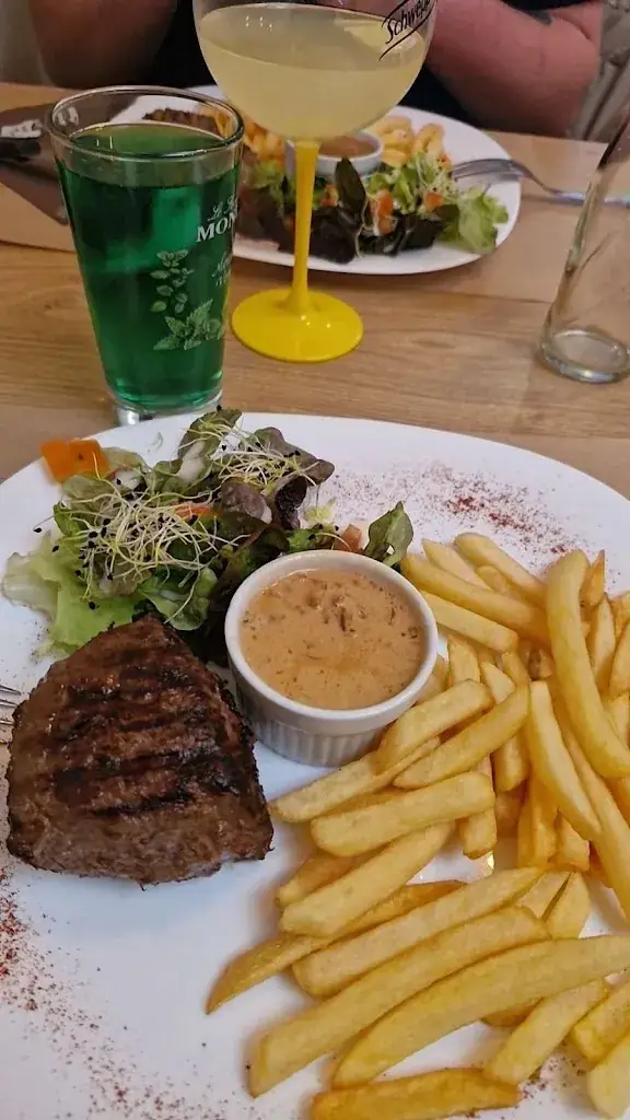 Adelio Ribeiro_Le Petit Maxime_Bray-Dunes_review