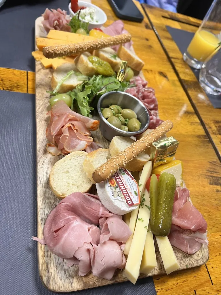 Shellie_L’ESTABAR_Bray-Dunes_review