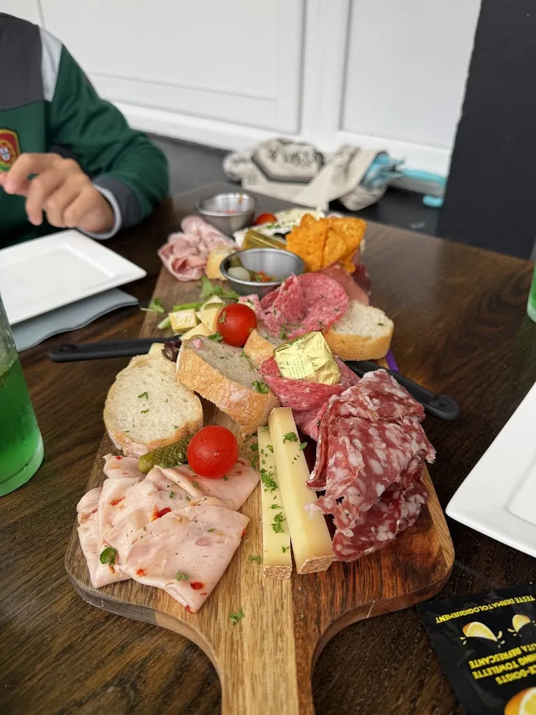 Benjamin Wabnitz_L’ESTABAR_Bray-Dunes_review