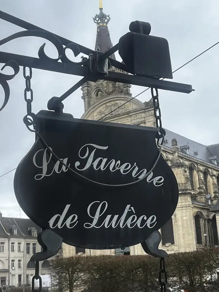 Marguerite PUCHE_La Taverne de Lutèce_Cambrai_review