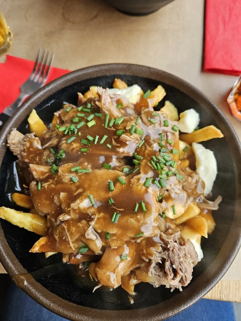 Sabrina Lourdault_La Frite Canadienne_Cambrai_review