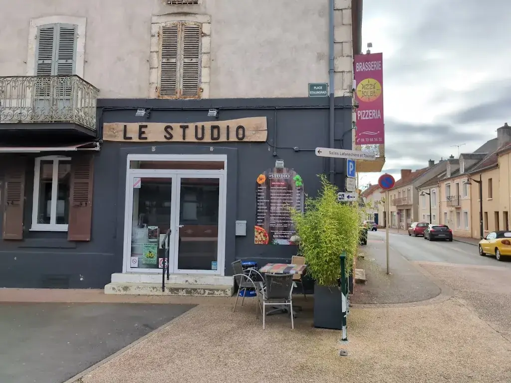 Le Studio Pizz restaurante en Commentry