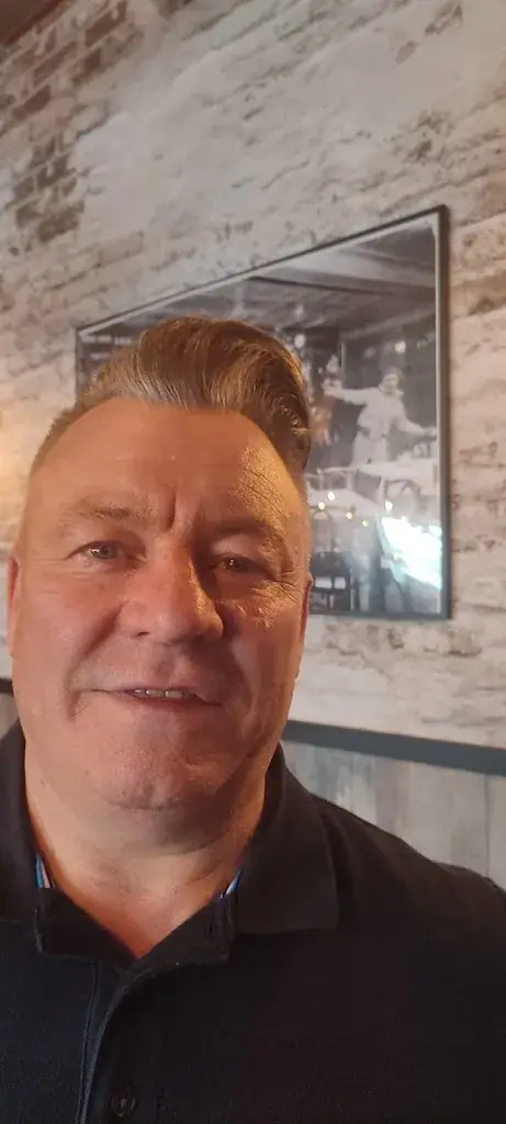 Alex Malino_LA PLANCH'TI_Carvin_review