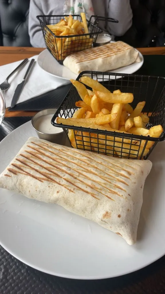 Chloé_l'Entracte café_Caudry_review