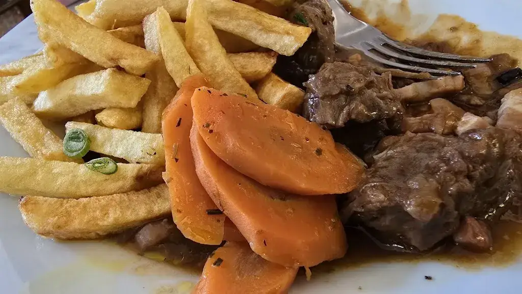 Vanessa Finney_Café Aux Trois Moulins_Cassel_review