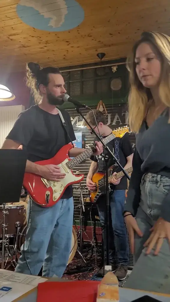 A l'Hôtel de Ville_Cassel_slider_image_2