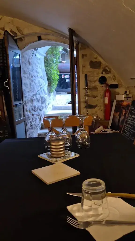 La Cave 204_Château-Thierry_slider_image_2