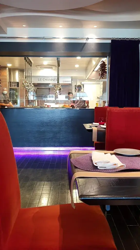 Le Channel_Calais_slider_image_2