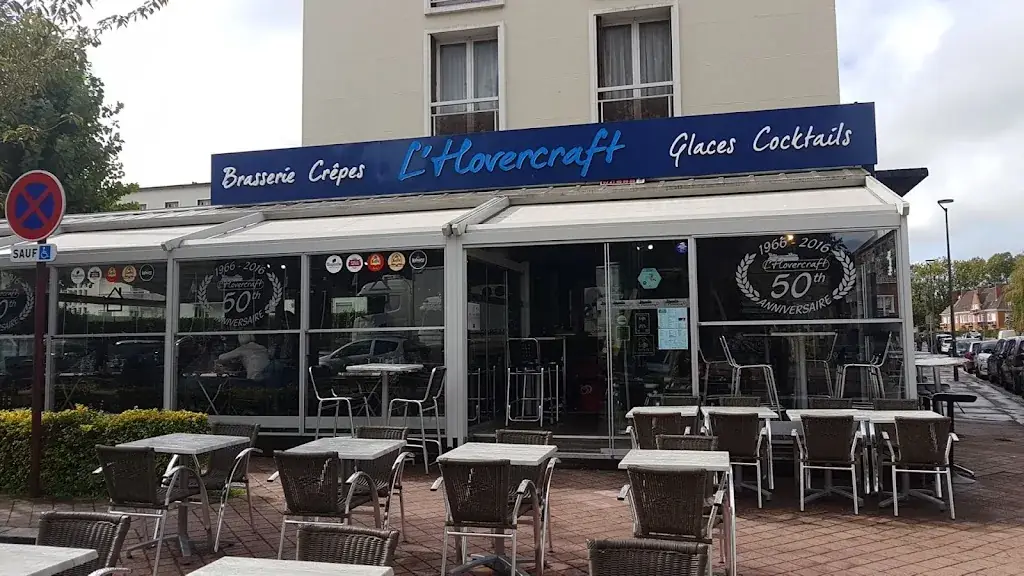 L'Hovercraft restaurant in Calais