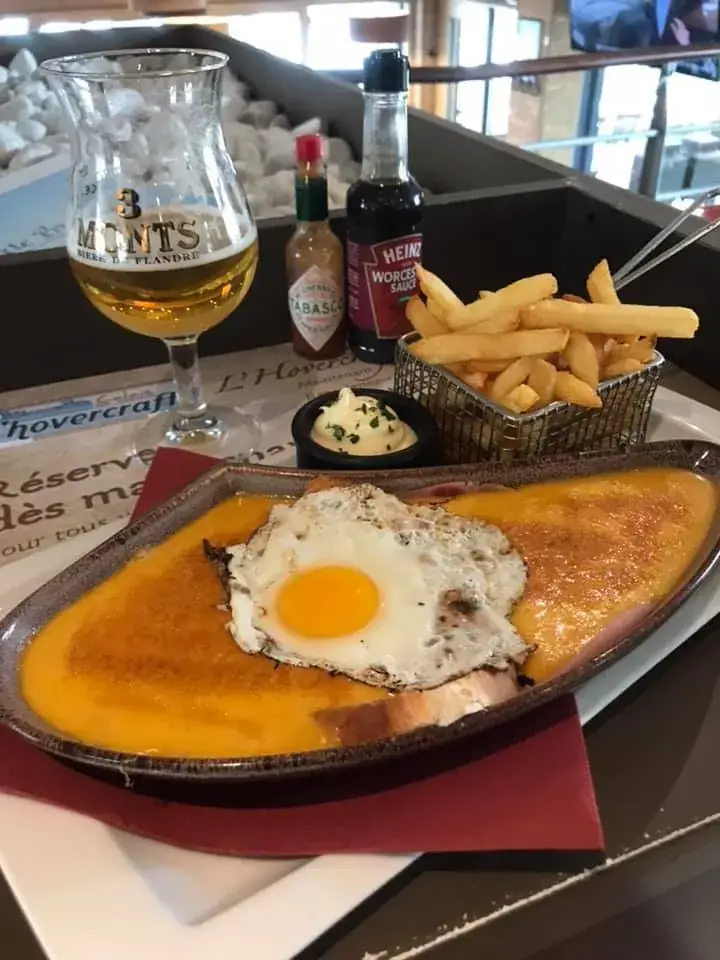 L'Hovercraft_Calais_slider_image_3